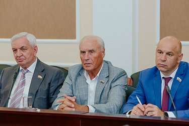 Совет утвердил повестку октябрьского заседания ЗС